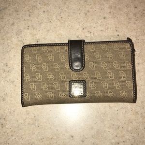 Dooney and Bourke wallet